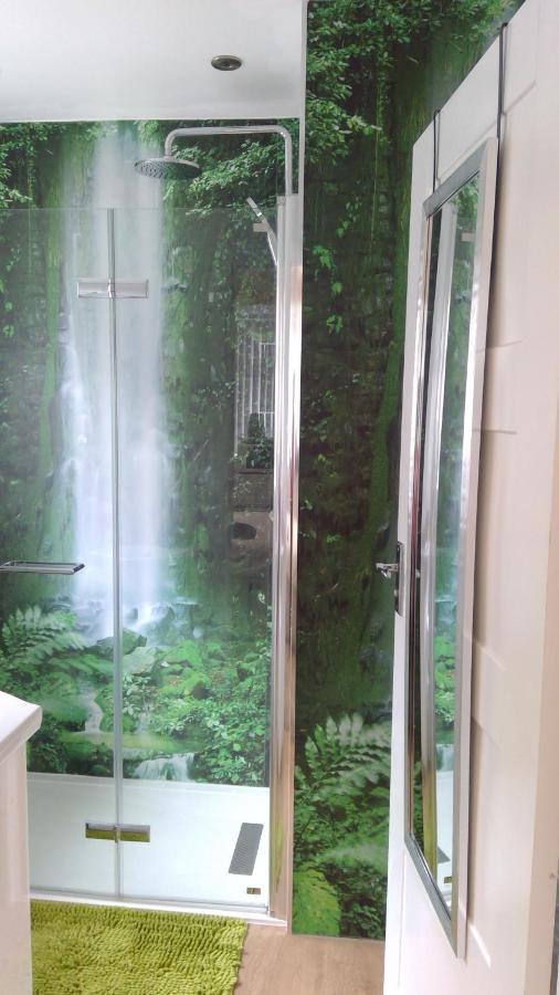Luxury London Ensuite Double Room, Park Free, Tram-Train! ミッチャム エクステリア 写真