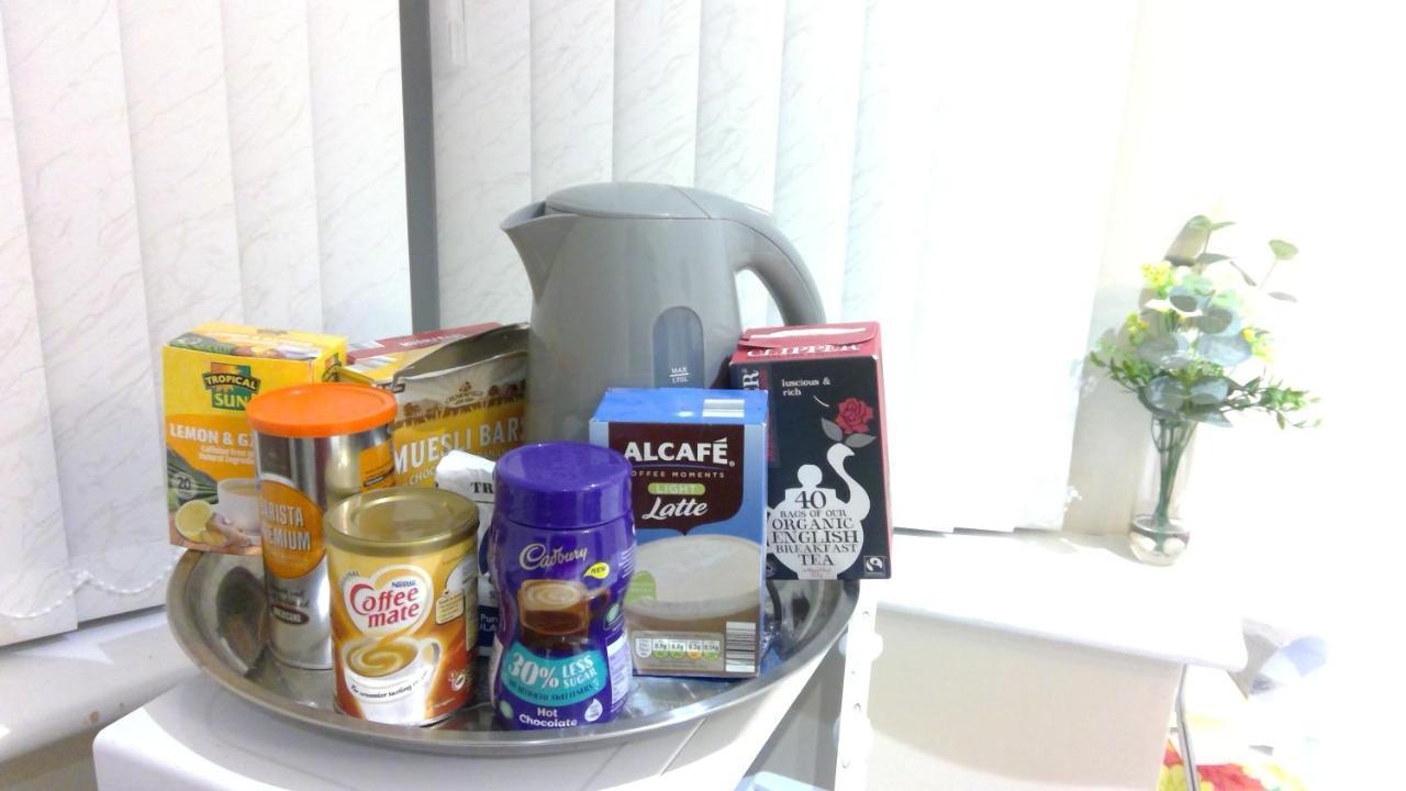 Luxury London Ensuite Double Room, Park Free, Tram-Train! ミッチャム エクステリア 写真