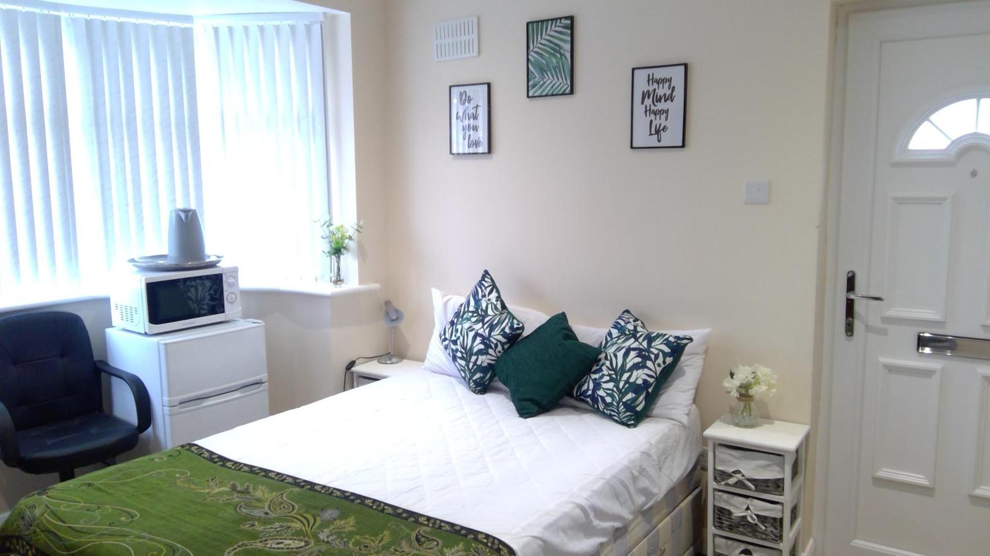 Luxury London Ensuite Double Room, Park Free, Tram-Train! ミッチャム エクステリア 写真